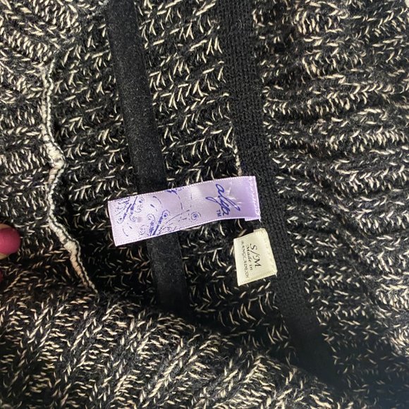 Sweater - Picture 3 of 5